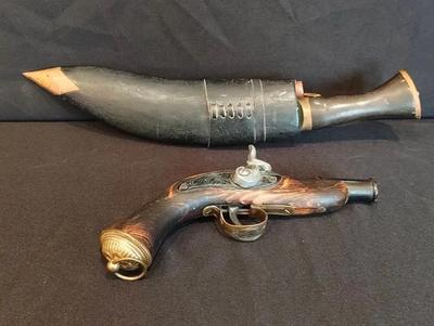 CE204 - Reproduction Flintlock and Gurkha Army Knife