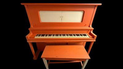 CE119 - Vintage Upright Piano