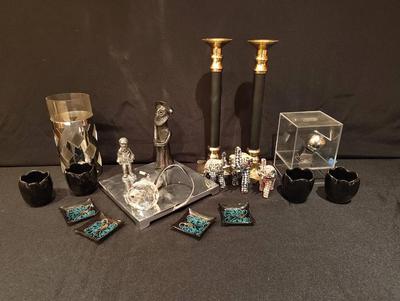 CE233 - Chrome and Black Decor