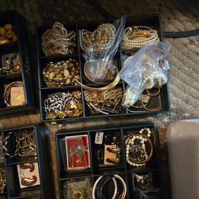 Sale Photo Thumbnail #44