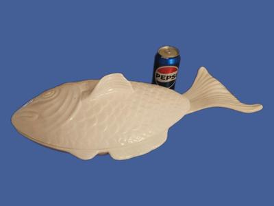 Sale Photo Thumbnail #40: Large porcelain serving "fish" with lid