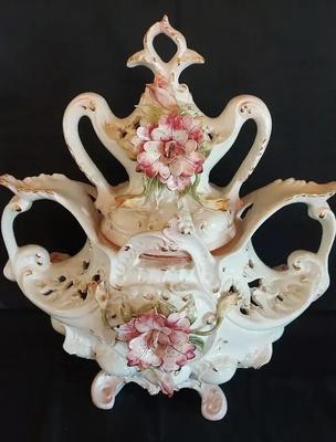 LARGE PORCELAIN CAPODIMONTE TUREEN