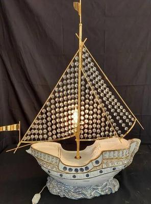 CAPODIMONTE-STYLE GALLEON TABLE LAMP WITH PRISMS