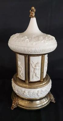 REUGE MUSICAL CIGARETTE /LIPSTICK CAROUSEL 