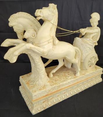 VINTAGE TABLETOP CERAMIC REPLICA OF ROMAN SOLDIER