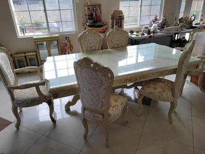 ANTIQUE-STYLE FORMAL DINING SET WITH A CRACKLE-FINISH