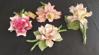 CAPODIMONTE DECORATIVE FLORAL PIECES 157