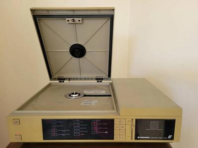 VINTAGE PIONEER LASER DISC PLAYER LD-1100