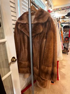Sale Photo Thumbnail #647: Fur coat