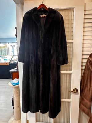 Sale Photo Thumbnail #645: Mink coat