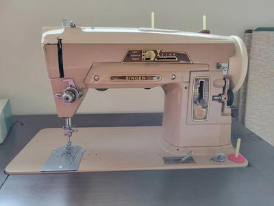 VINTAGE SINGER SEWING MACHINE WITH STAND