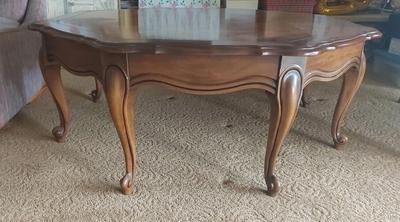 VICTORIAN STYLE WOOD COFFEE TABLE
