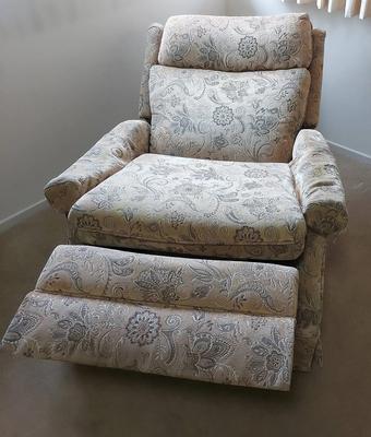 PAISLEY PRINT RECLINER 