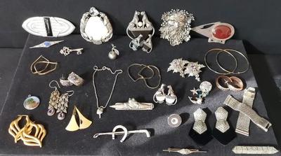COLLECTION OF STERLING SILVER JEWELRY AND NON-STERLING JEWELRY 