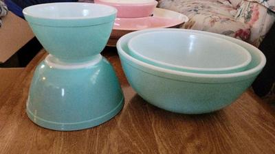 Teal pyrex mixing bowls