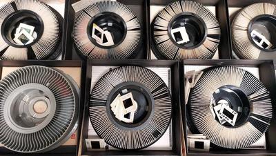 OVER SEVEN HUNDRED VACATION SLIDES AND SEVEN SLIDE CAROUSELS