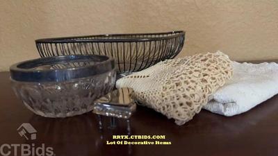 Lot of decorative items rrtx ctbids.com