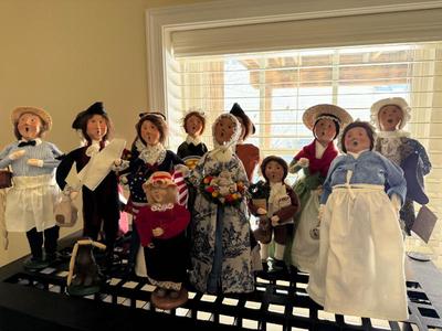 Sale Photo Thumbnail #112: Byers Choice Carolers