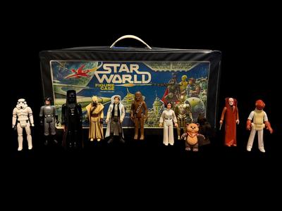 RA102 - Vintage 1970's Star Wars Miniature Figures and Star World NO. M22 Action Figure Travel Case
