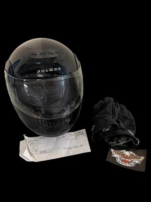 DM103 - Fulmer Modus Small Motorcycle Helmet and Harley Davidson Leather Gloves