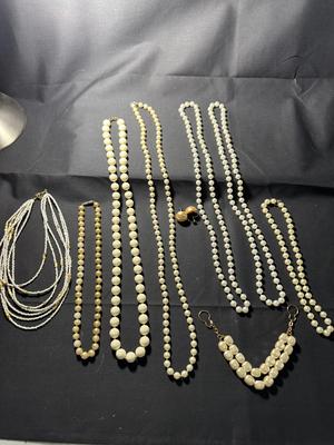 LCJ024 - White and cream colored jewelry