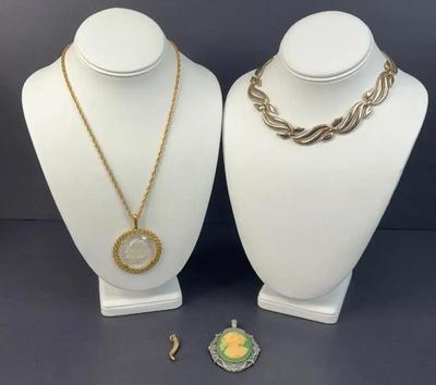 Costume jewelry lot 1