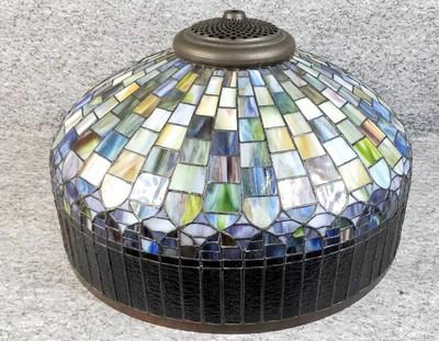 Stained glass dome lamp shade no electronics)