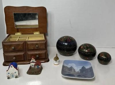 Small Jewelry Box & Collectibles