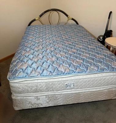 Metal Arch Queen Bed With Serta Mattress