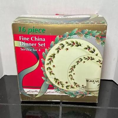 World Bazaar Holly Berry 16 Pc China Set