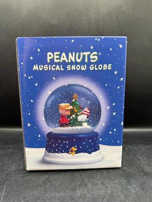 Hallmark Peanuts 50th Anniversary Musical Snow Globe