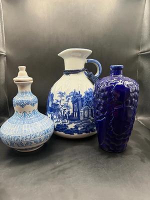 Blue & White Decorative Vase Collection 