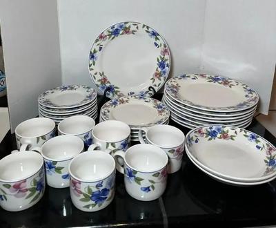 Sakura Majesticware Freesia Pattern Stoneware 