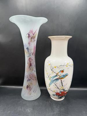 Art Glass & Japanese Porcelain Decorative Vase