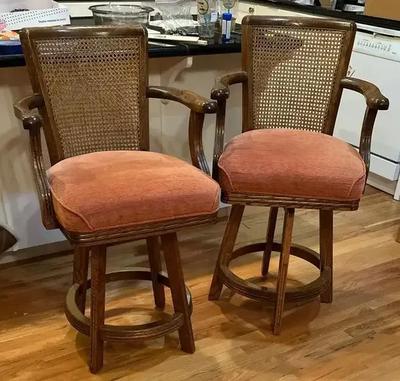 Rush Back Oak Full Swivel Bar Stools