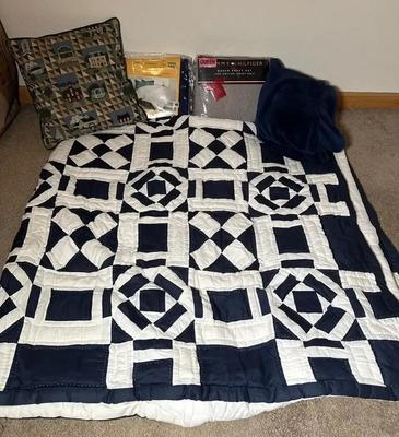 Nautica Queen Comforter & Mixed Bedding