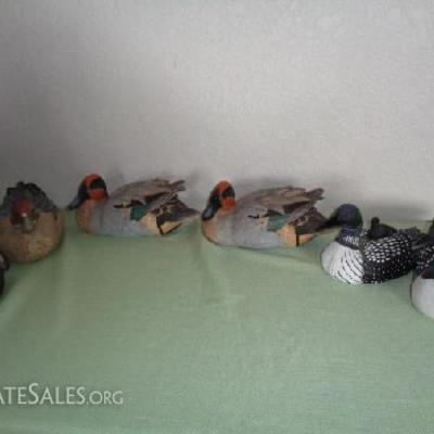 6 Decorative ducks

-2 Black with white polka dots -2 Grey and orange with black polka dots -1 Tan & grey with red accents -1 Black with...