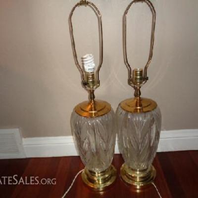 Set of two glass and golden lamps

Glass vine design base with golden accents: 32