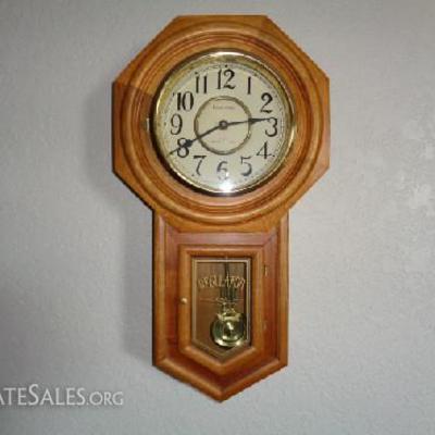 Classic Manor Regulator wall clock

-Classic Manor -Quartz -West Minster chime -Light wooden color with golden accents: 13