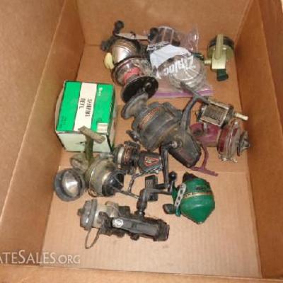 Box full of fishing reels

13 pieces total -All are used -The Hawg Direct Drive, Zebco 733 -Shimano triton bait runner -Gladding 630...