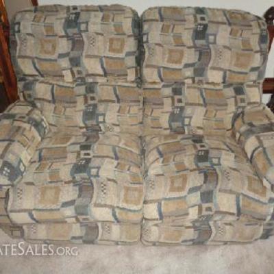 Lazy boy recliner couch

-Tan, blue & brown colors -Unique pattern

-61