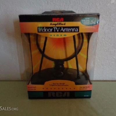 Brand new RCA indoor TV antenna
Amplified RCA TV antenna, works with satelite, boosts TV signals
NEW still in box!