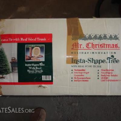 Mr. Christmas Insta Shape Tree

-Height is unknown -Still in box