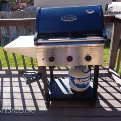 Vermont Castings Grille

-Has 3 burners -Stainless Steel & black -Has Wheels -Propane tank included (normal wear) : 42
