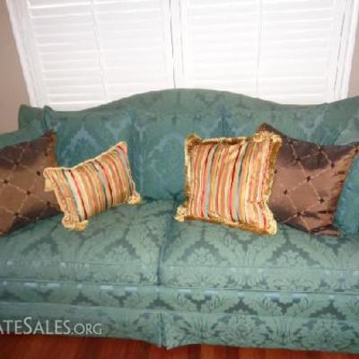 Teal and greenish Baker couch with 9 throw pillows


-Comes with 9 throw pillows: 2 striped colorful, 5 greenish teal, 2 brown with...