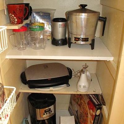 "Cornflower" vintage Corningware, Magic Bullet, West Bend Vintage Electric Corn Popper, George Foreman Grilling Machine,...