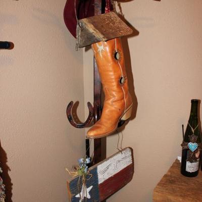 horseshoe coat rack, Texas dÃ©cor, birdhouse
