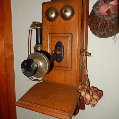 vintage crank telephone