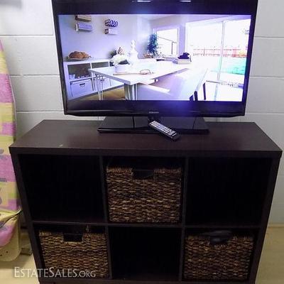 HCE061 Samsung LCD TV with Wooden Stand and Storage 
