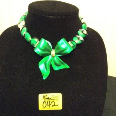 HFJ042 Hand Blown Glass and Metallic Bow Necklace
